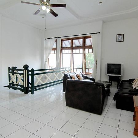 Hotel Fevytra Syariah 日惹 外观 照片