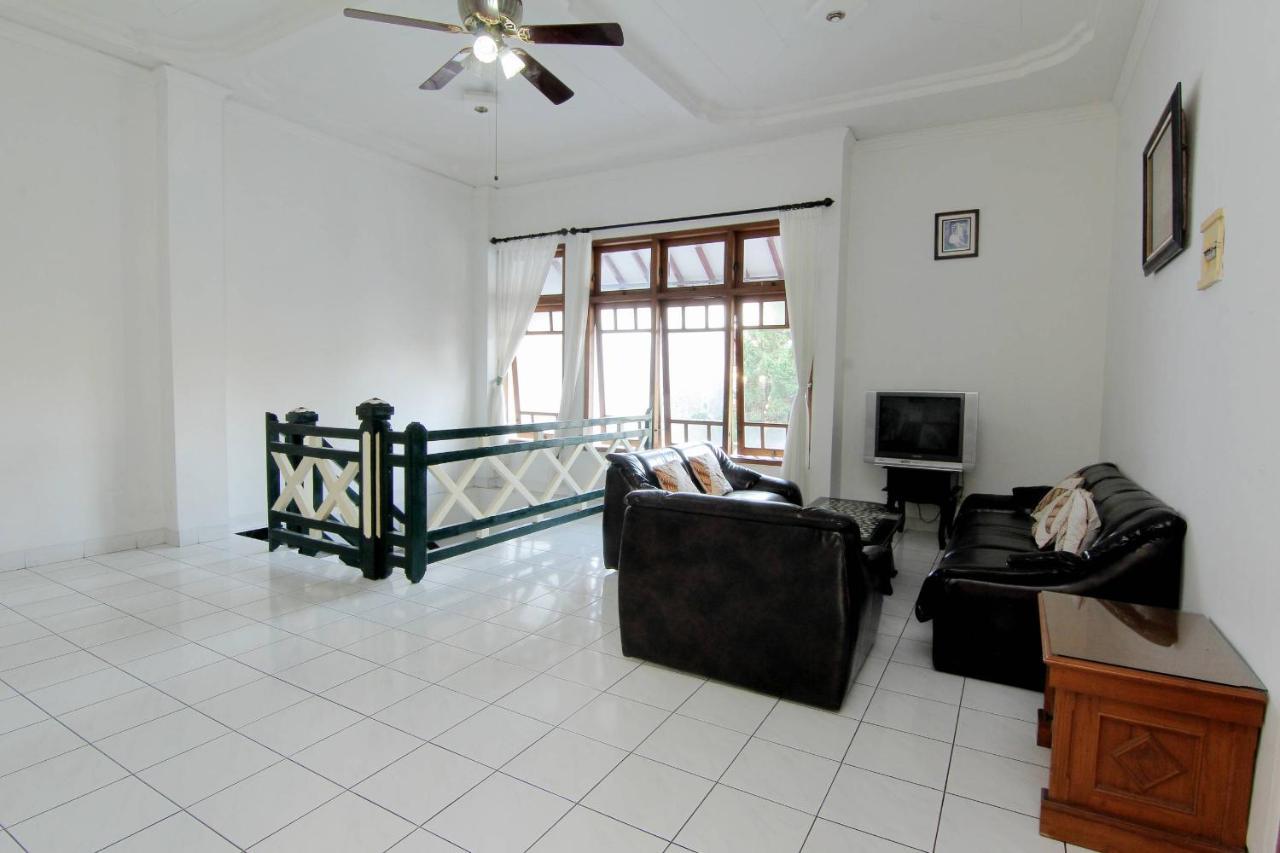 Hotel Fevytra Syariah 日惹 外观 照片