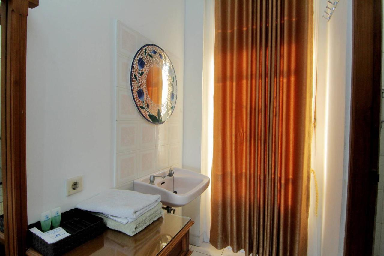 Hotel Fevytra Syariah 日惹 外观 照片